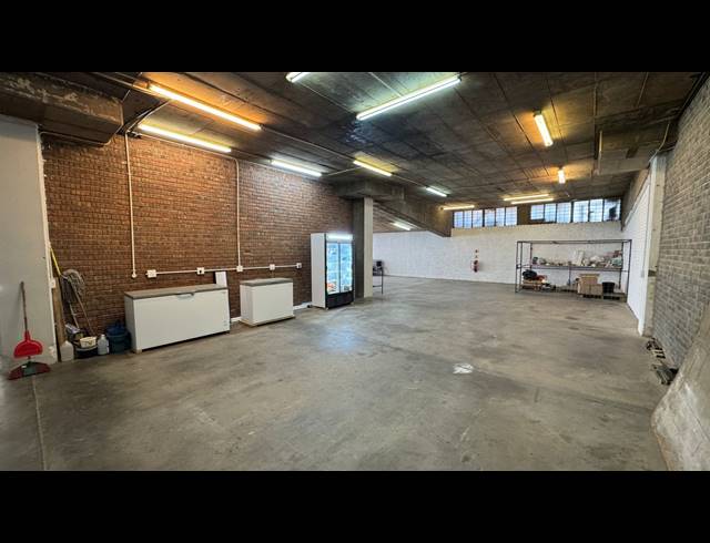 400M² WAREHOUSE TO LET IN WYNBERG